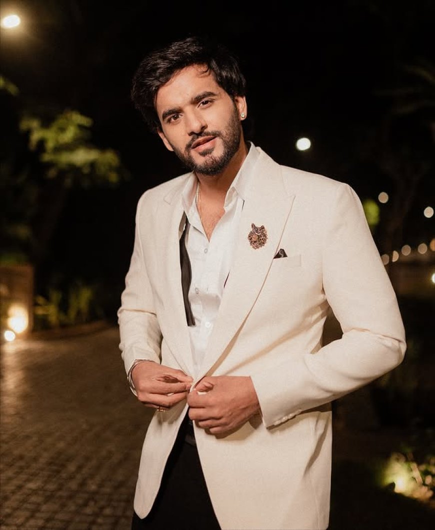 Abhishek Malhan (Fukra Insaan) Biography: Wiki, Age, Height, Girlfriend, Family, Brother