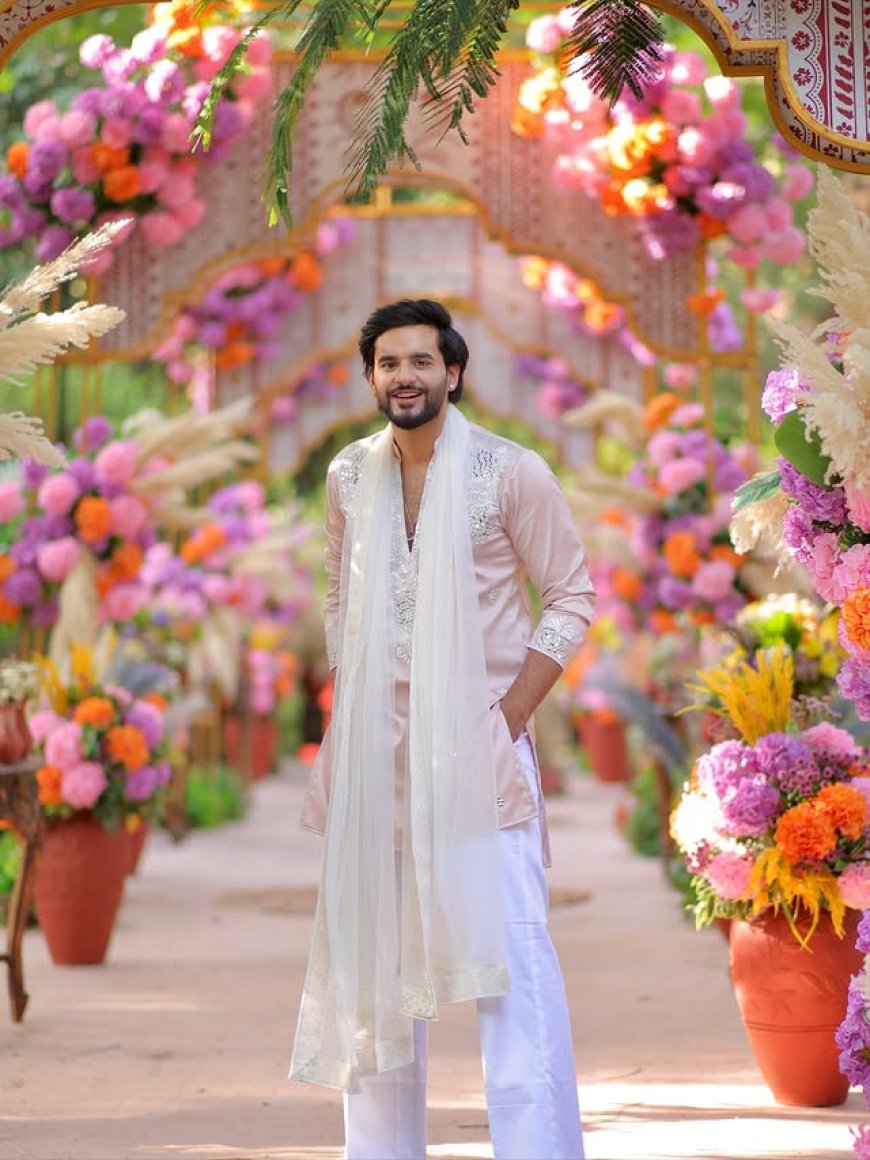 Abhishek Malhan (Fukra Insaan) Biography: Wiki, Age, Height, Girlfriend, Family, Brother