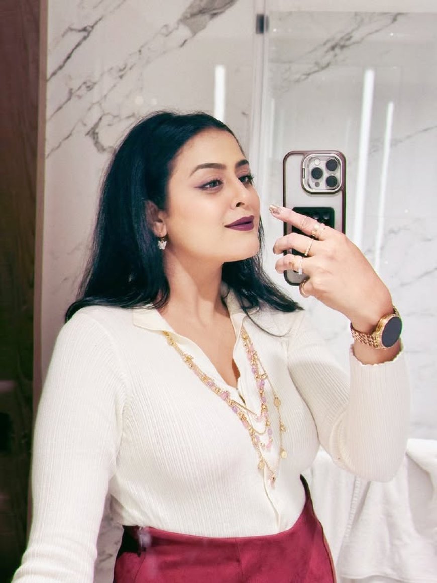 Yamini Singh Biography: Wiki, Age, Height, Husband, Family, Movies, Songs & More.