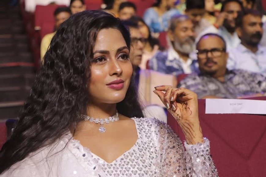 Richa Dixit Biography