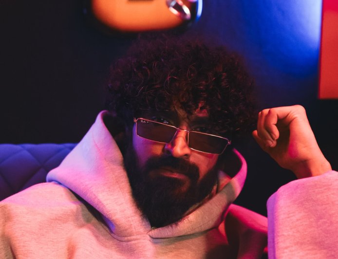 Emiway Bantai (Rapper) Biography: Wiki, Age, Height, Wife, Family, Net Worth and More.